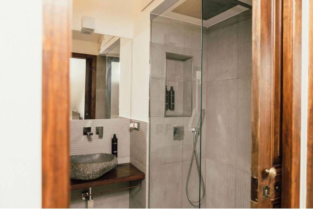 Casa Savo - Parcheggio Gratuito Nella Blu Area Appartement Genua Buitenkant foto